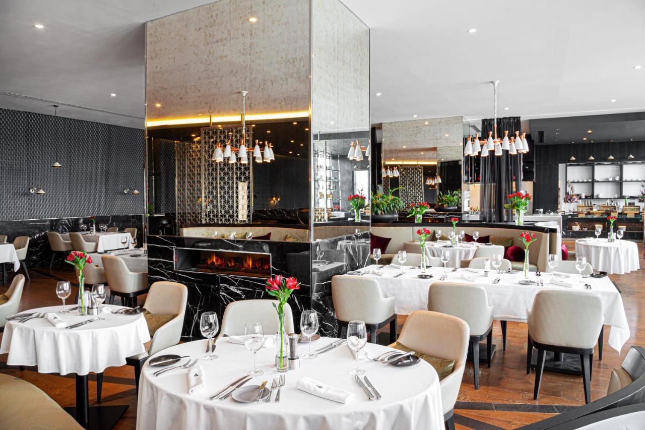 Doubletree By Hilton Minsk Hotel Bagian luar foto The interior of the restaurant