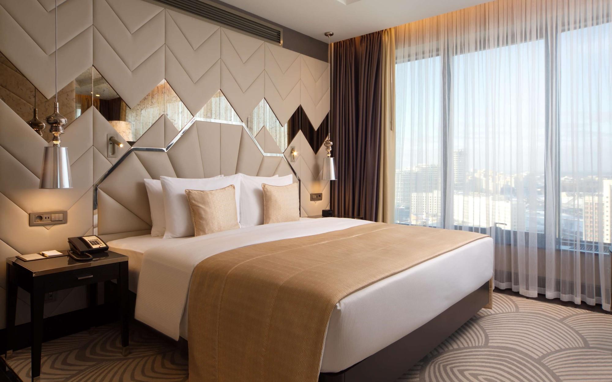 Doubletree By Hilton Minsk Hotel Bagian luar foto Deluxe Room