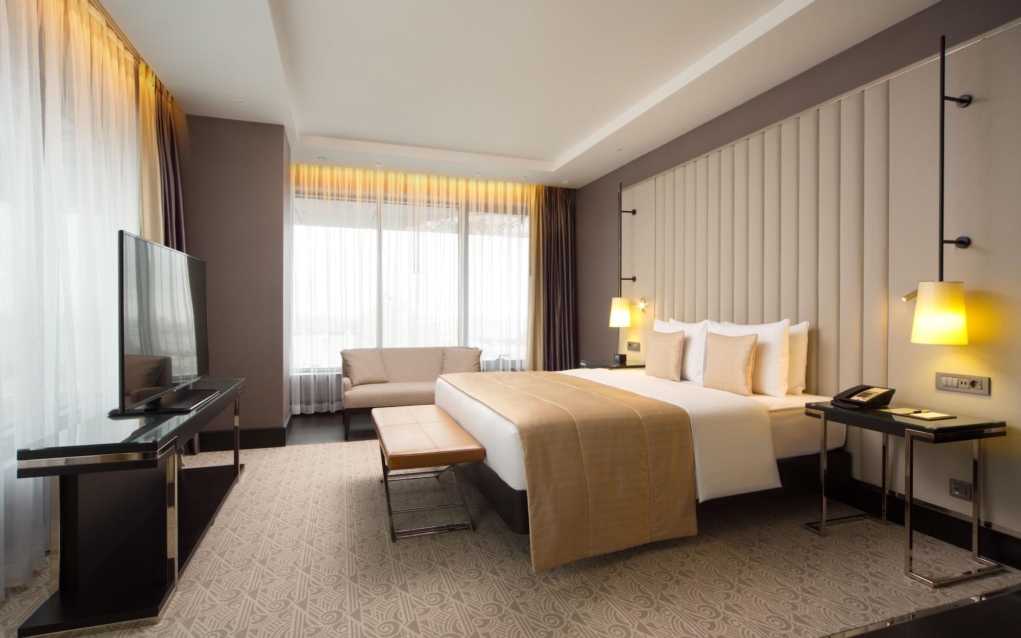 Doubletree By Hilton Minsk Hotel Bagian luar foto Deluxe Room