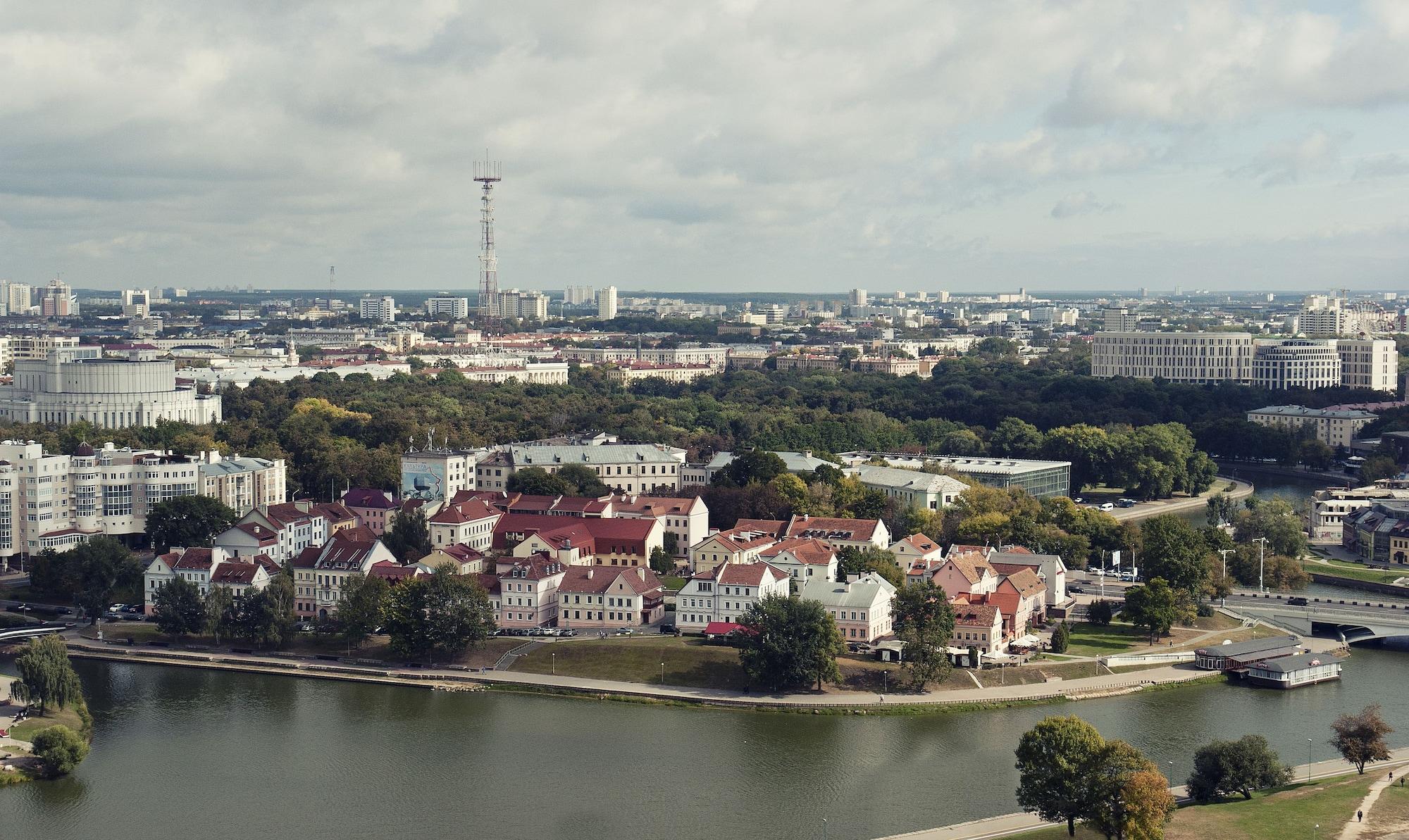 Doubletree By Hilton Minsk Hotel Bagian luar foto View of the district