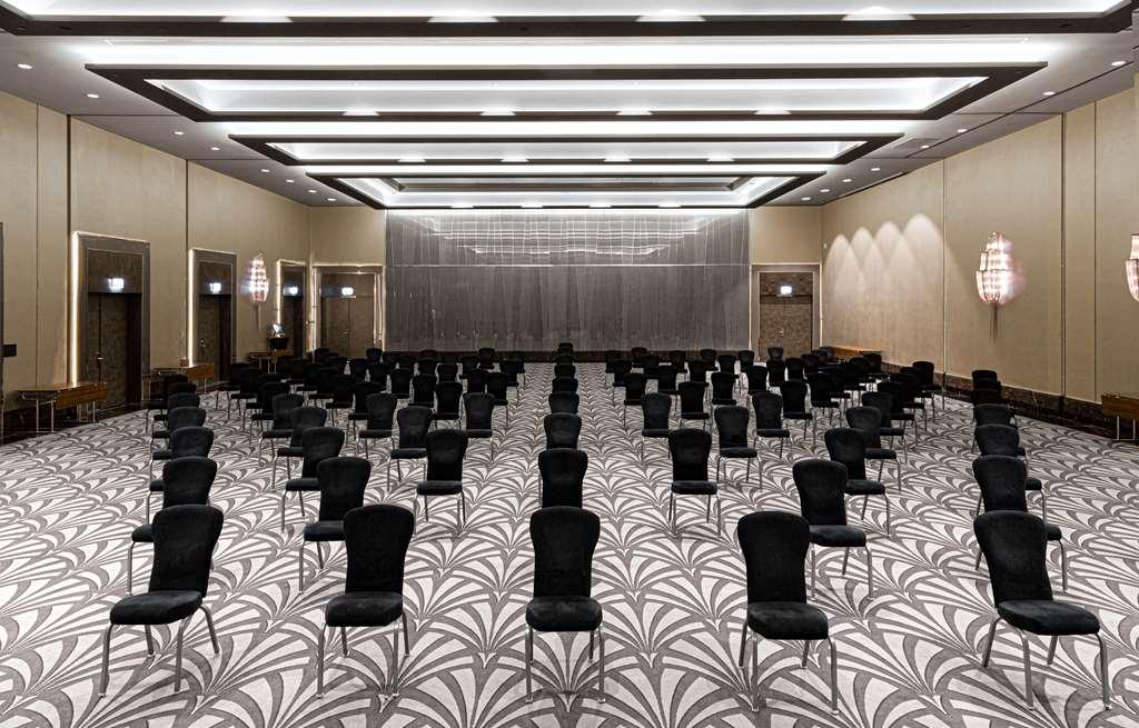Doubletree By Hilton Minsk Hotel Fasilitas foto The ballroom