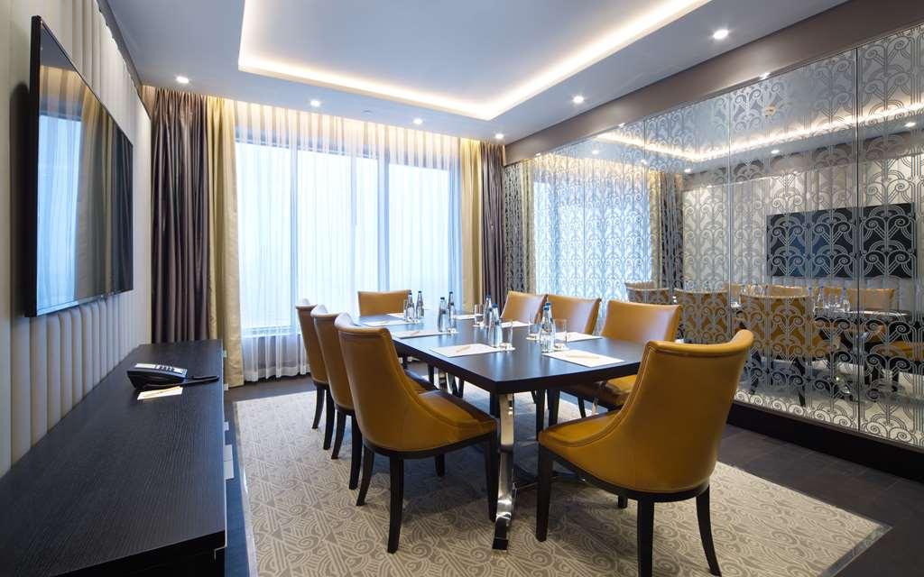 Doubletree By Hilton Minsk Hotel Ruang foto Meeting room
