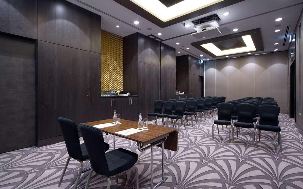Doubletree By Hilton Minsk Hotel Fasilitas foto Meeting room