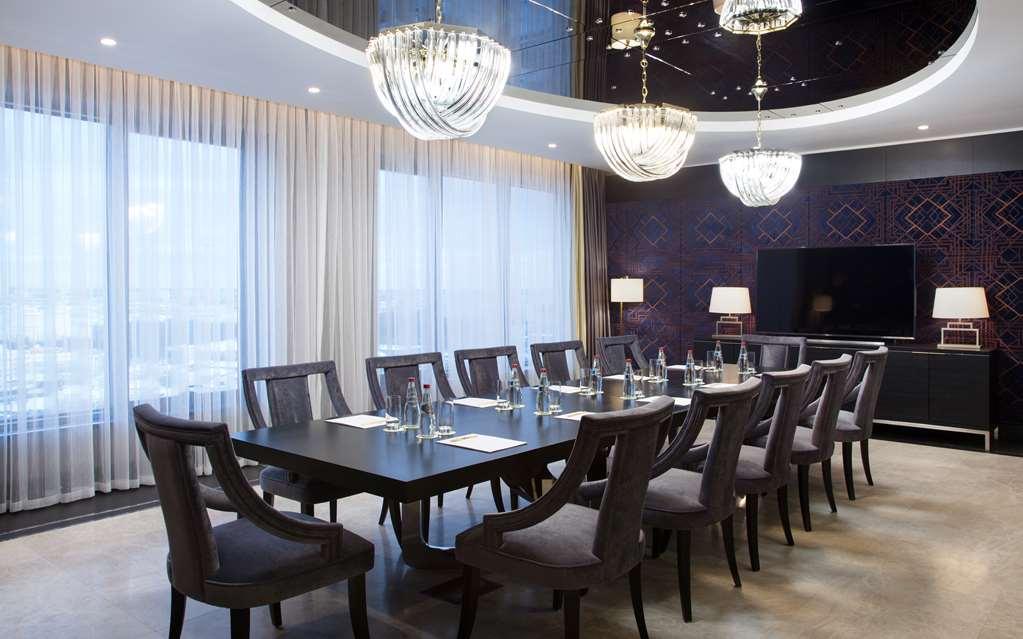 Doubletree By Hilton Minsk Hotel Ruang foto Meeting room