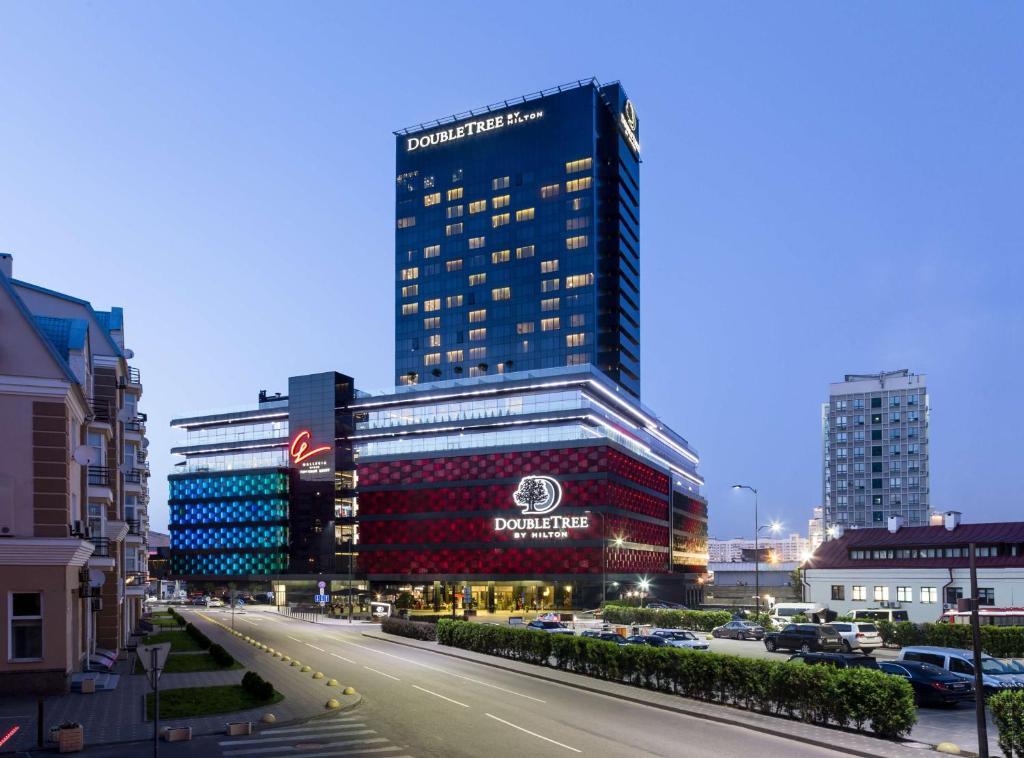 Doubletree By Hilton Minsk Hotel Bagian luar foto