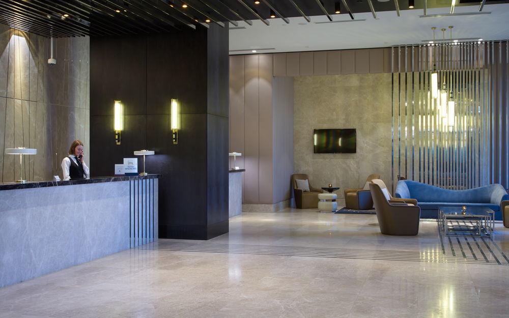 Doubletree By Hilton Minsk Hotel Bagian luar foto Lobby
