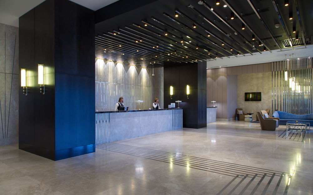 Doubletree By Hilton Minsk Hotel Bagian luar foto Lobby