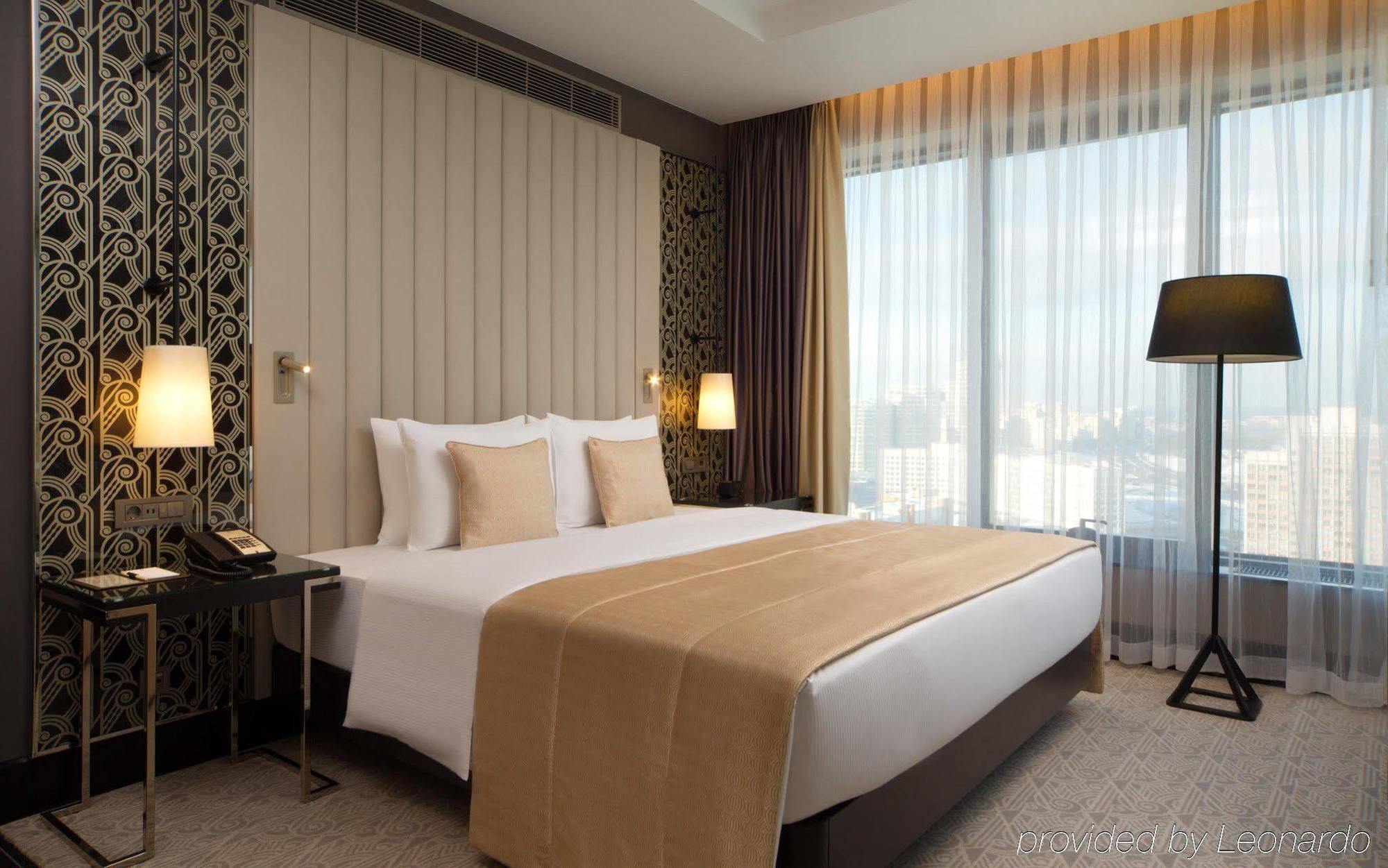 Doubletree By Hilton Minsk Hotel Bagian luar foto A bedroom at the hotel
