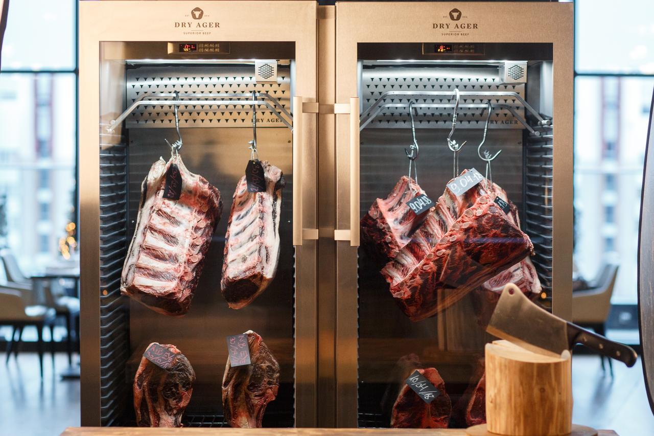 Doubletree By Hilton Minsk Hotel Bagian luar foto Dry-aging chamber
