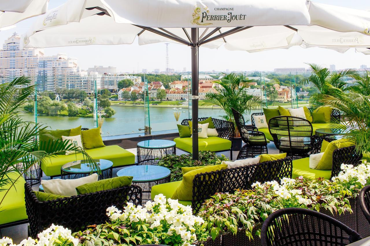 Doubletree By Hilton Minsk Hotel Bagian luar foto The Terrace at the InterContinental