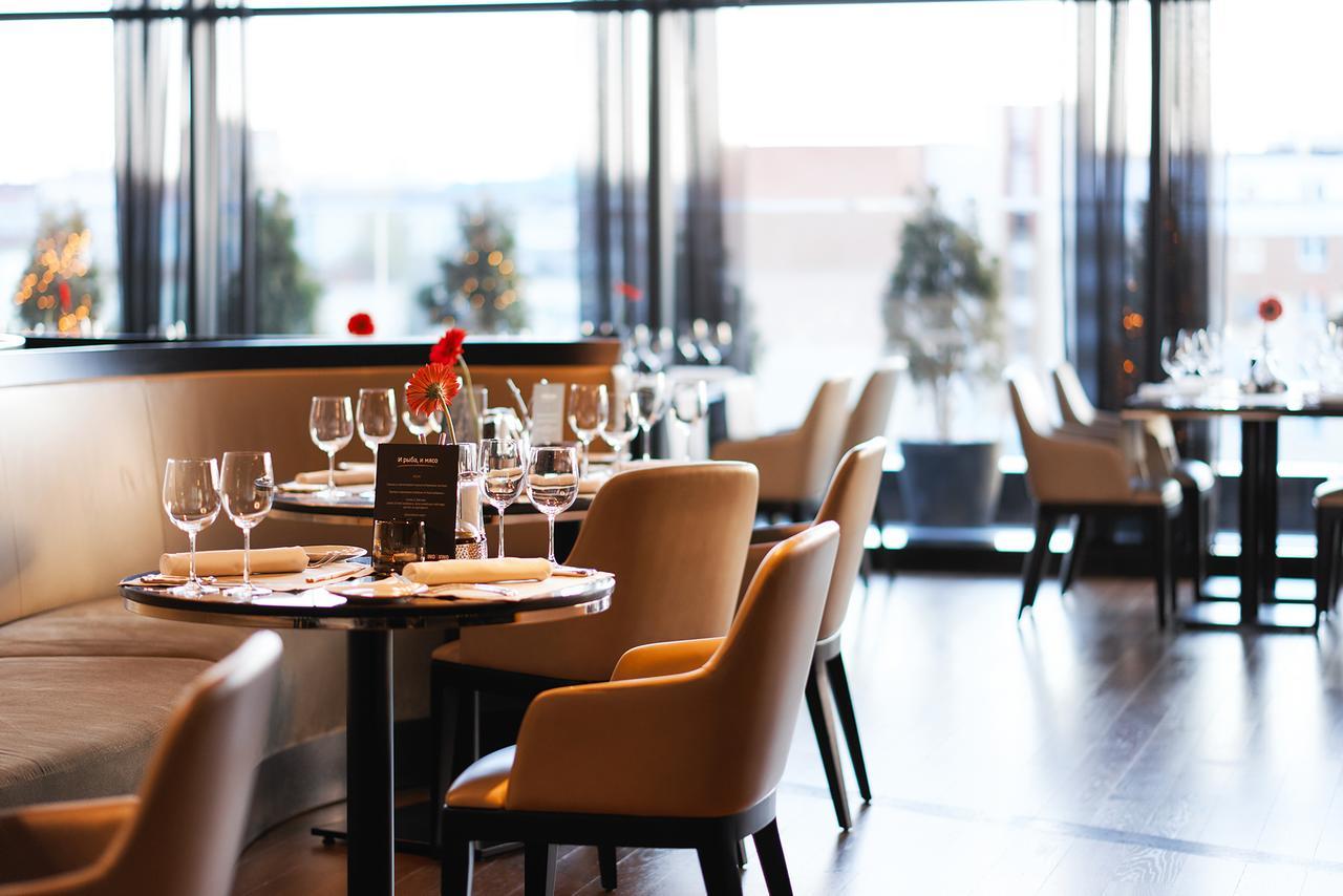 Doubletree By Hilton Minsk Hotel Bagian luar foto Restaurant