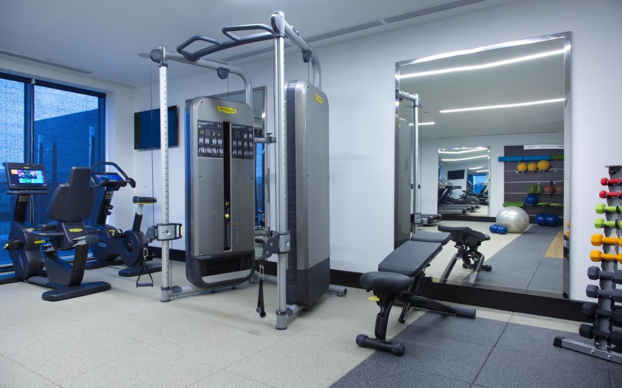 Doubletree By Hilton Minsk Hotel Bagian luar foto A gym