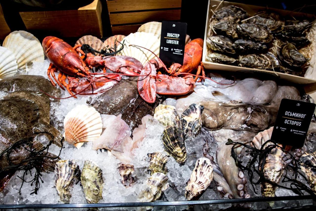 Doubletree By Hilton Minsk Hotel Bagian luar foto Seafood at a market in Paris